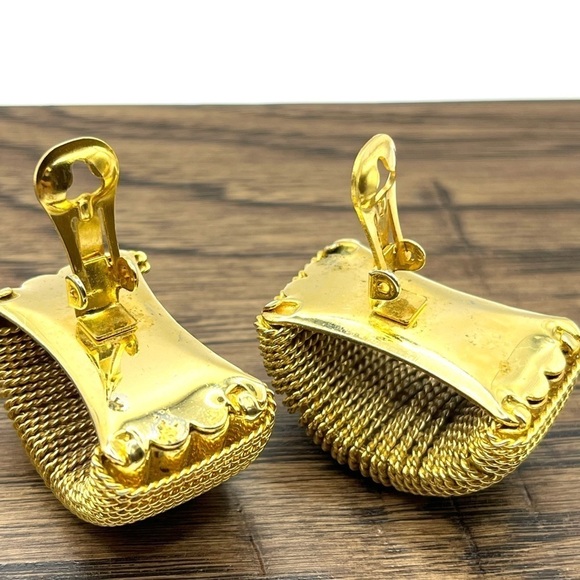 Vintage Clip On Earrings Runway Gold Wired Textured Dimensional Big Bold - Picture 11 of 12
